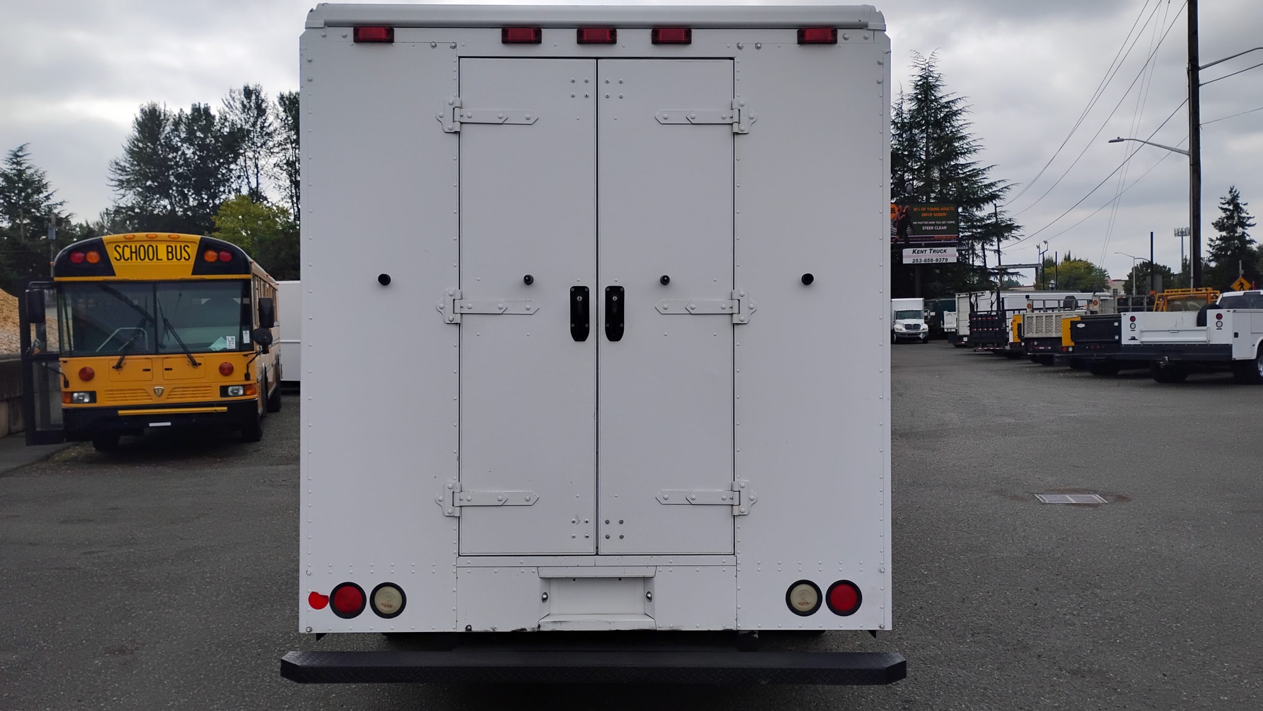 2011 Ford E-450 2011 Ford E-450 - image 4 of 6