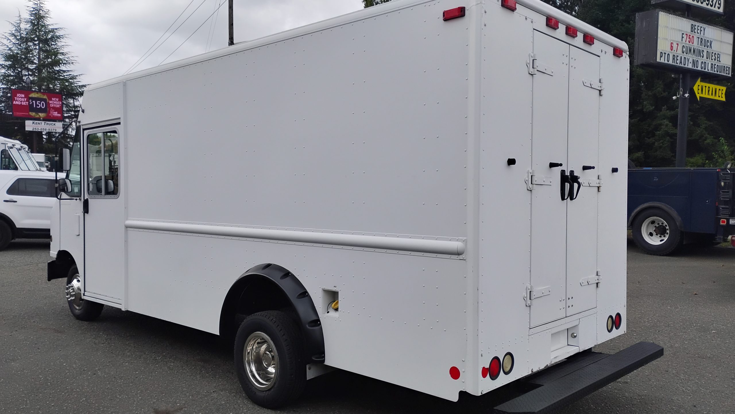 2011 Ford E-450 2011 Ford E-450 - image 5 of 6