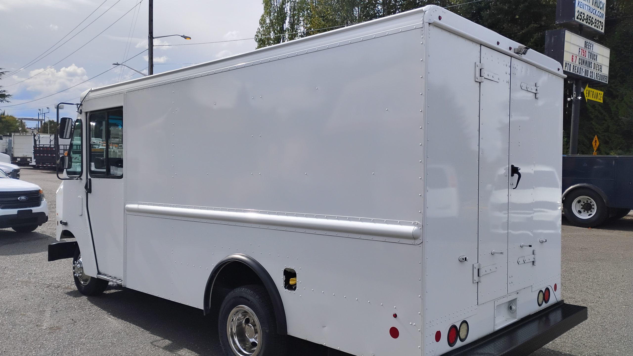 2016 Ford E-350 2016 Ford E-350 - image 5 of 6