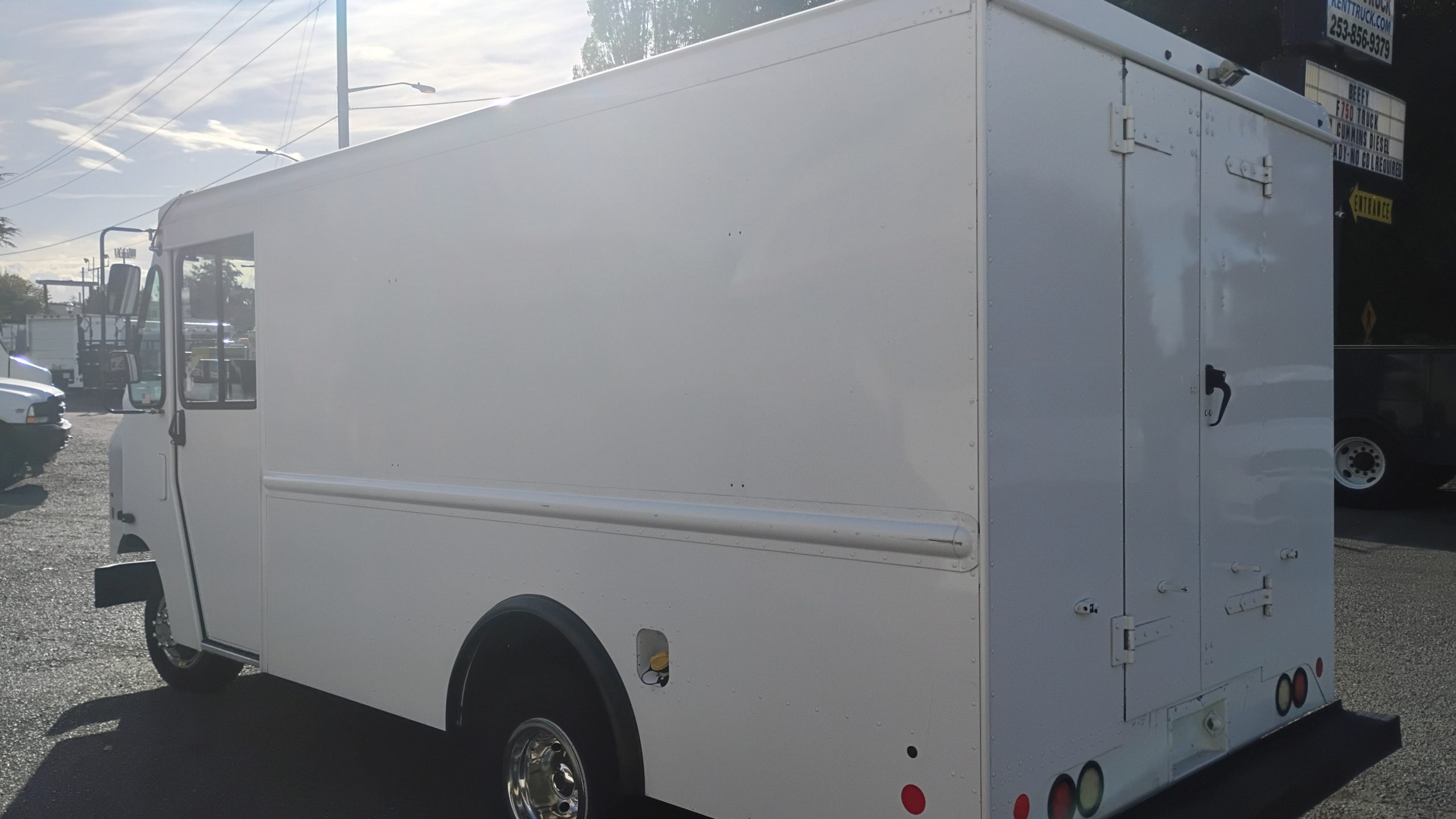 2016 Ford E-350 - image 5 of 6