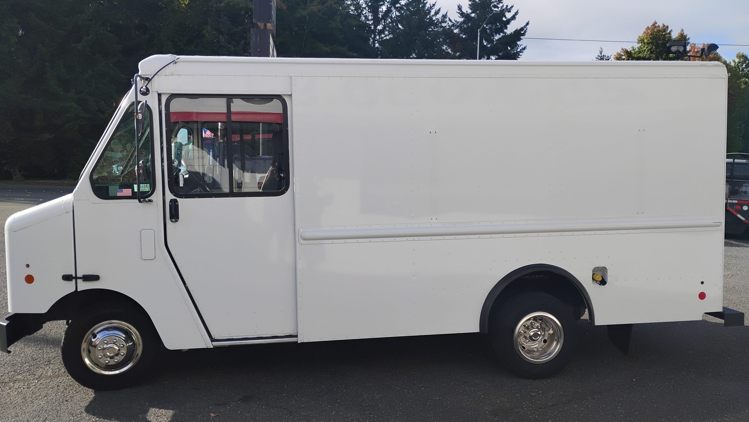 2016 Ford E-350 - image 6 of 6