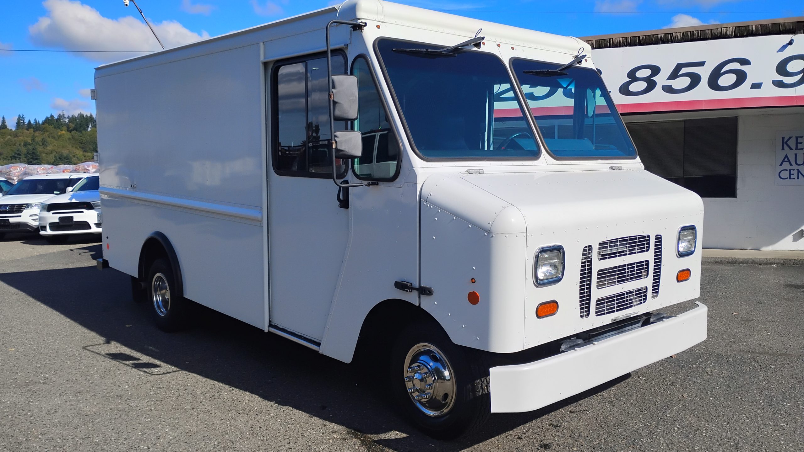 2016 Ford E-350 Stepvan - image 1 of 6