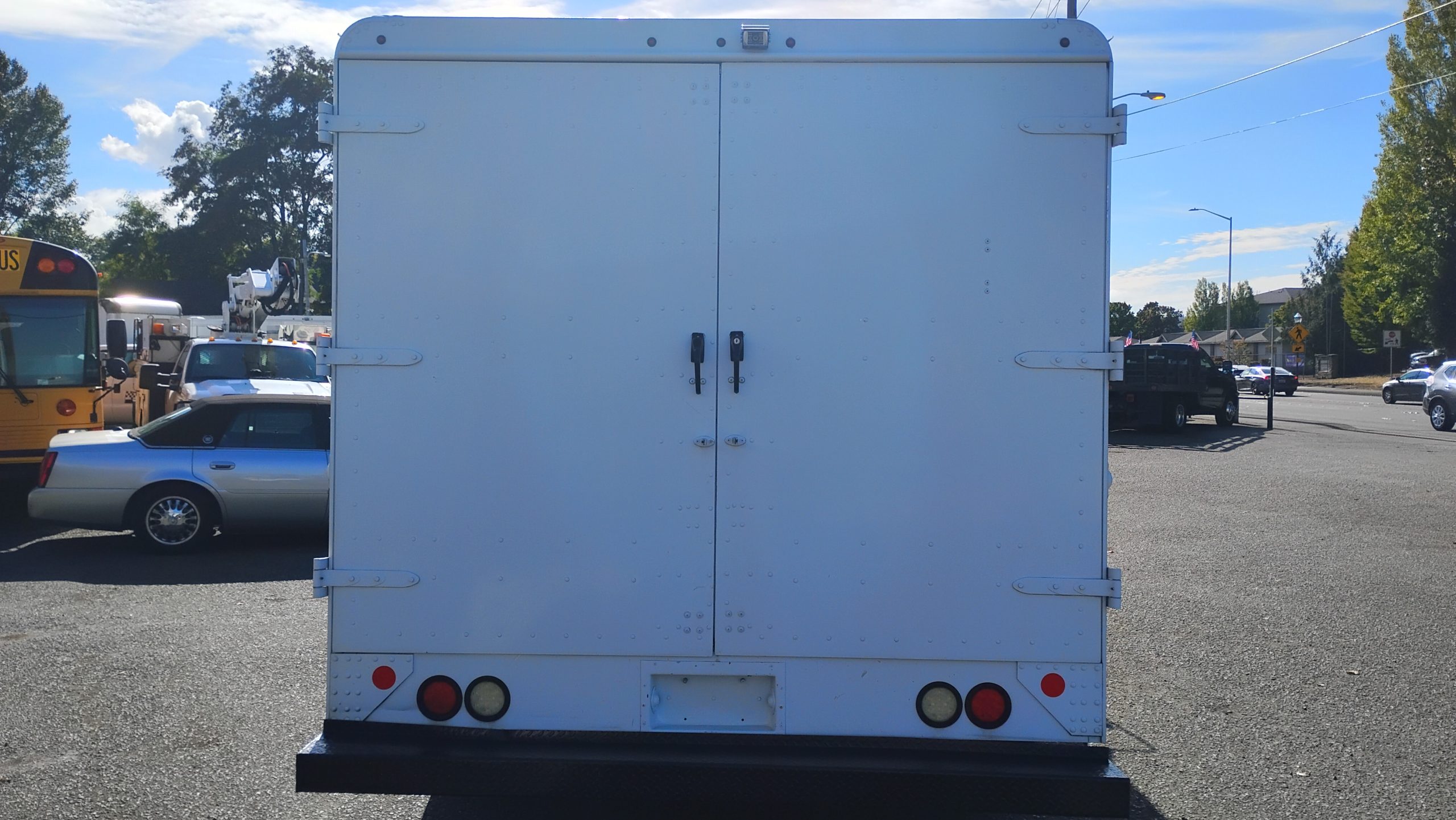 2016 Ford E-350 Stepvan - image 4 of 6