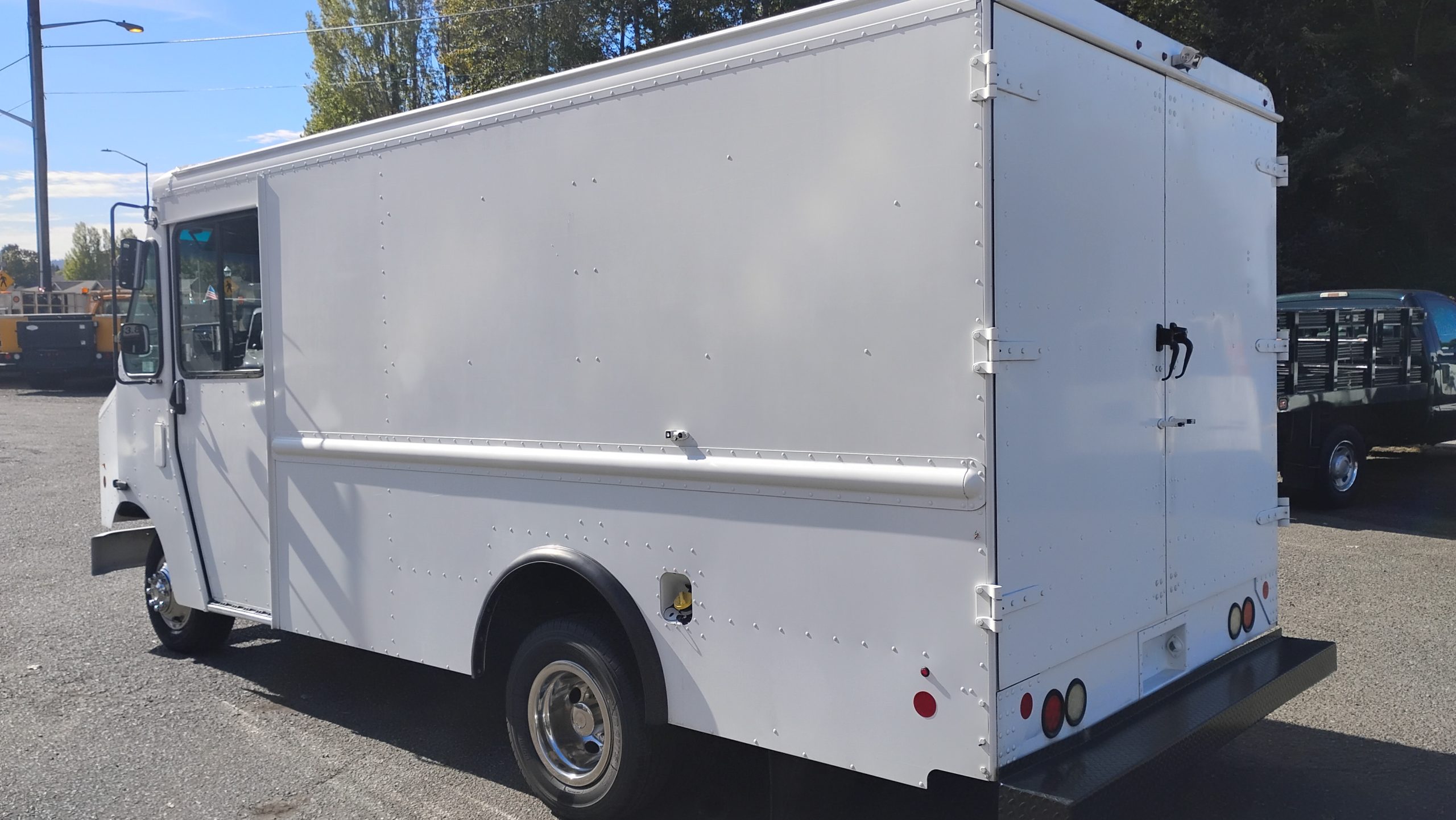 2016 Ford E-350 Stepvan - image 5 of 6