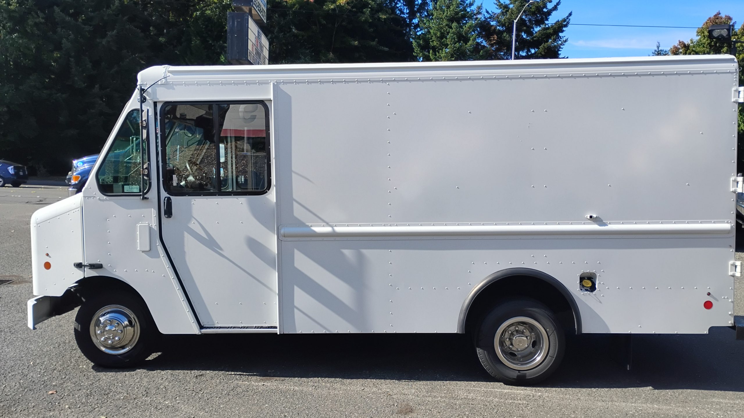 2016 Ford E-350 Stepvan - image 6 of 6