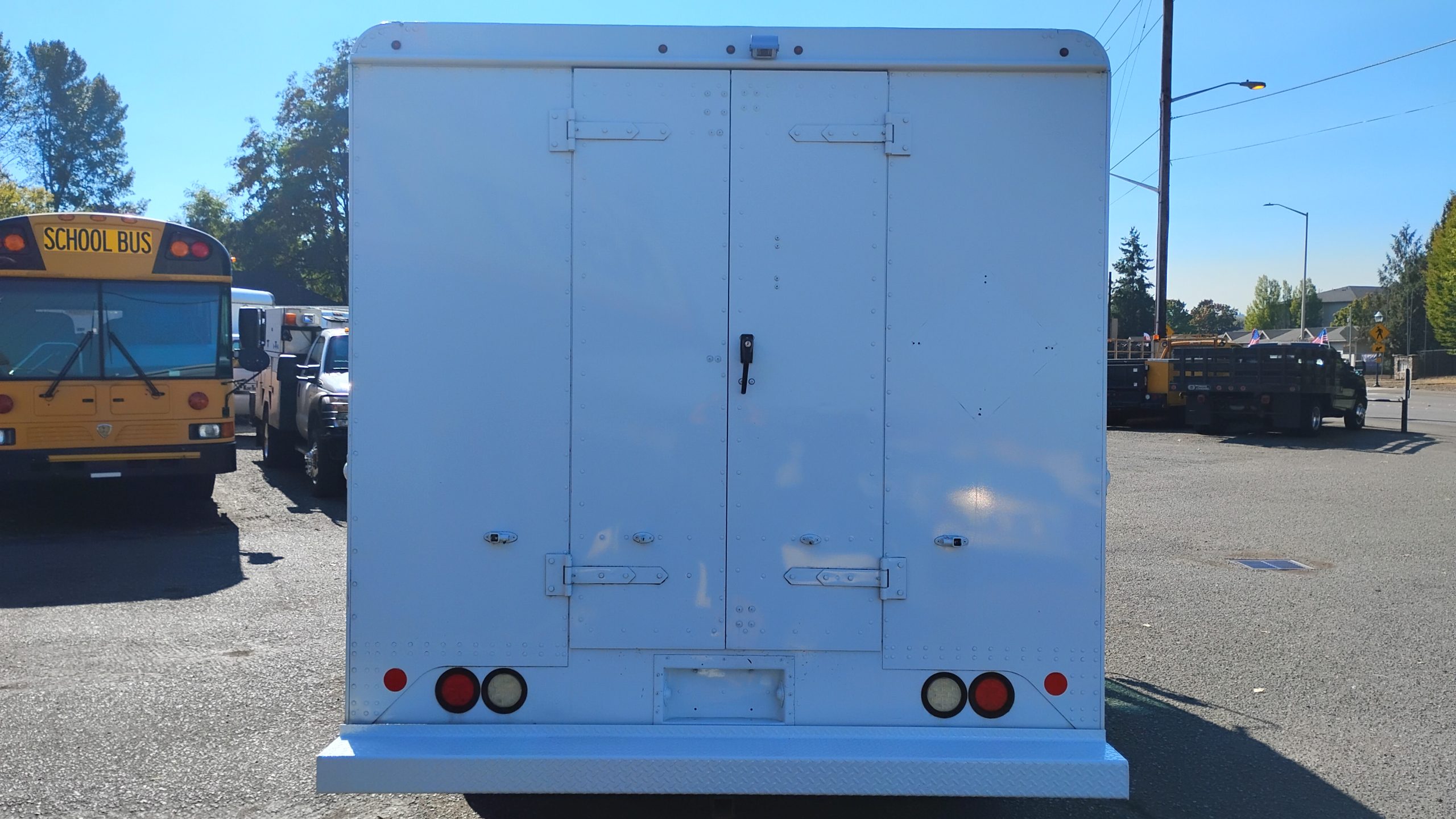 2016 Ford E-350 - image 4 of 6