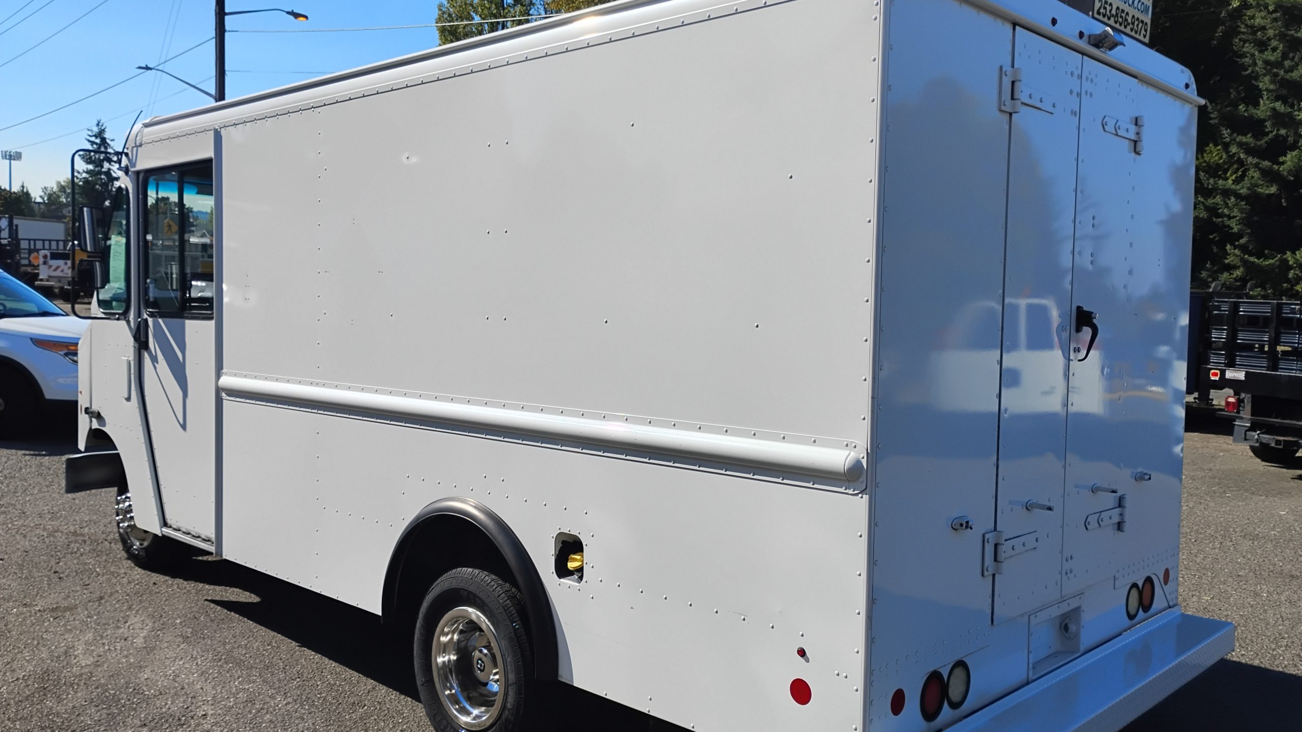 2016 Ford E-350 - image 5 of 6