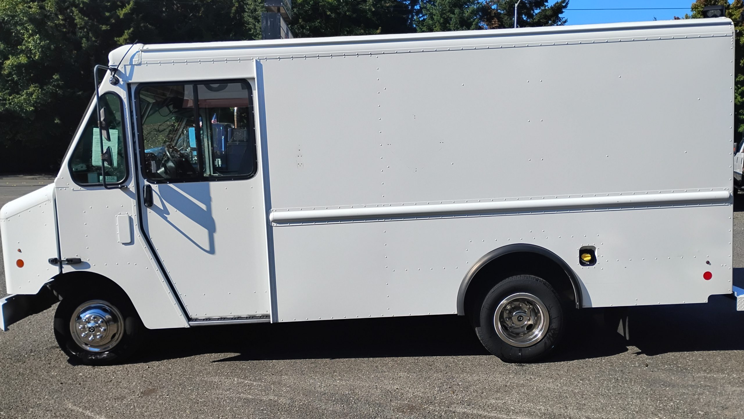 2016 Ford E-350 - image 6 of 6