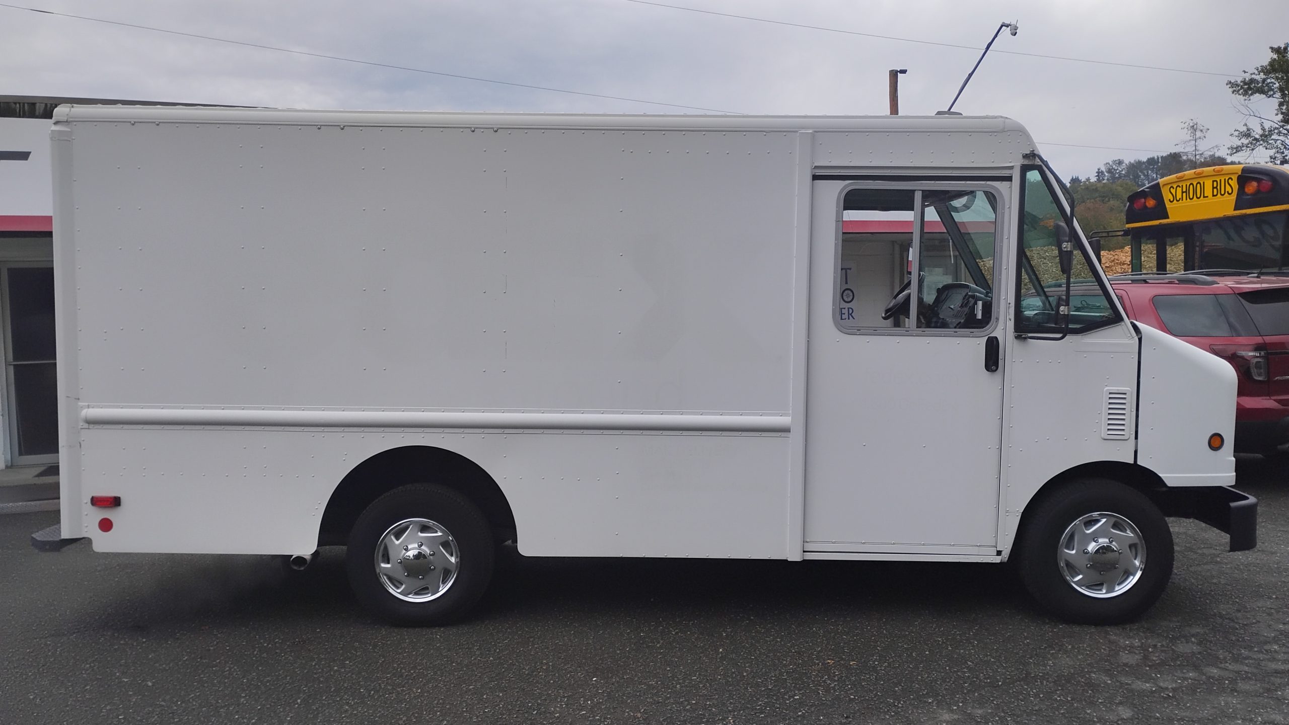 2010 Ford E350 Stepvan 2010 Ford E350 Stepvan - image 2 of 6