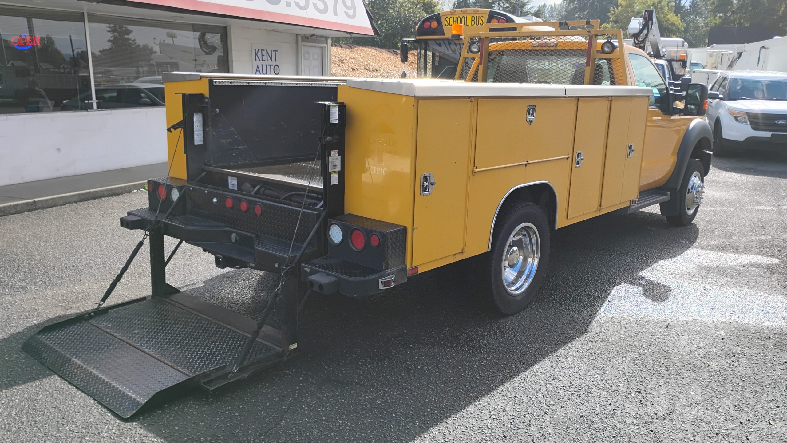 2012 Ford F-550 - image 6 of 6