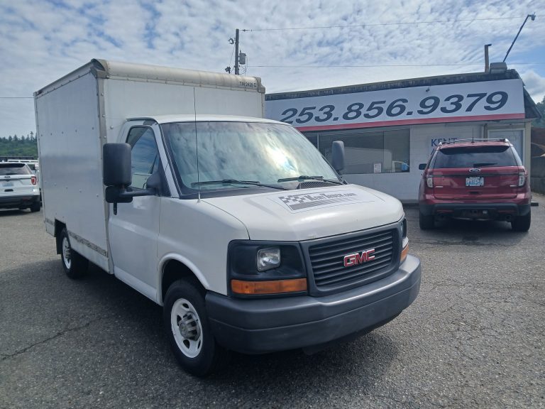 2010 GMC Savana - image 2 of 6