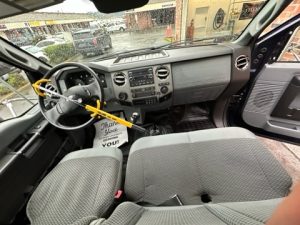 2011 Ford F-750 - image 2 of 6