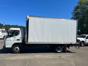 2013 Mitsubishi FUSO - image 2 of 6