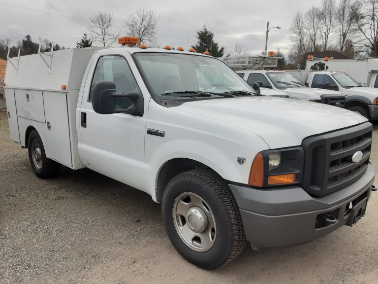 2006 Ford F-350 - image 2 of 6