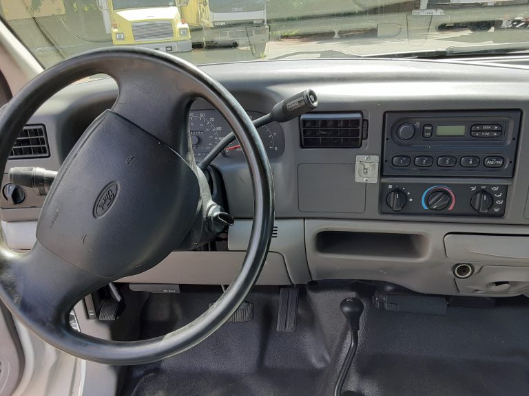 2001 Ford F-250 - image 5 of 6