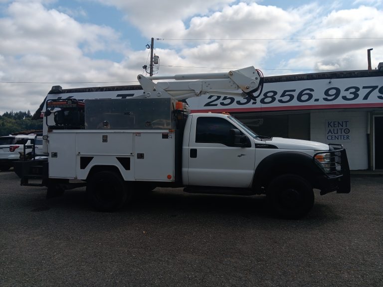 2011 Ford F-550 - image 2 of 6