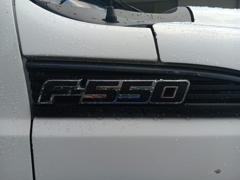2011 Ford F-550 - image 3 of 6