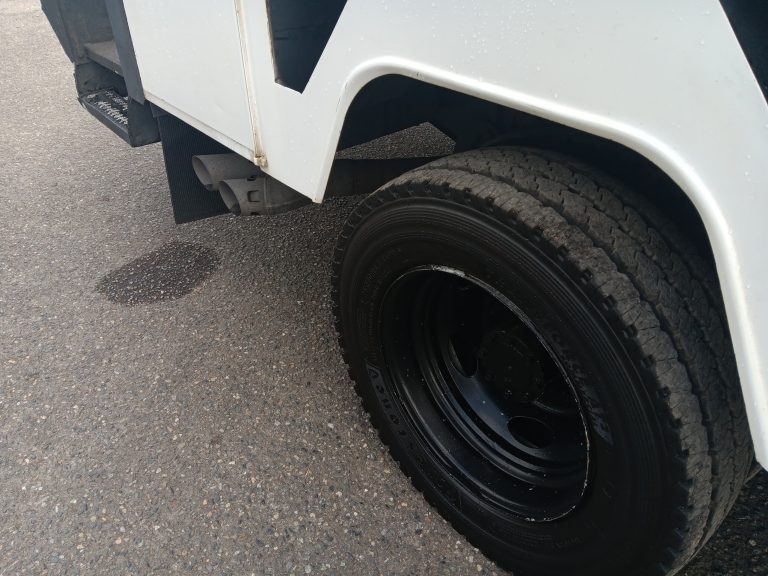 2011 Ford F-550 - image 5 of 6