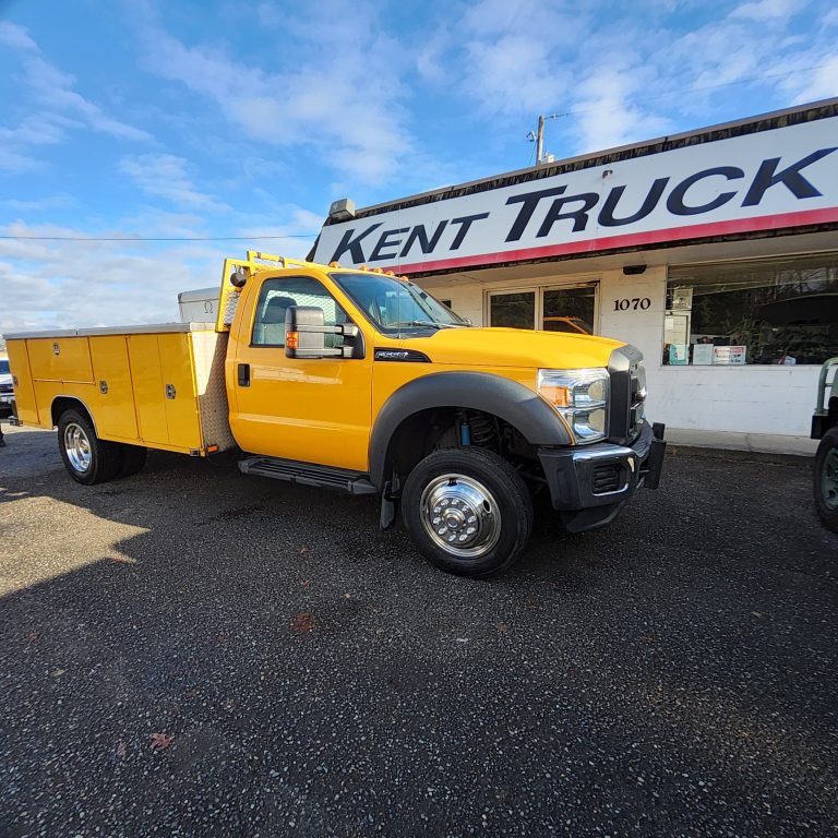 2012 Ford F-550 - image 3 of 6