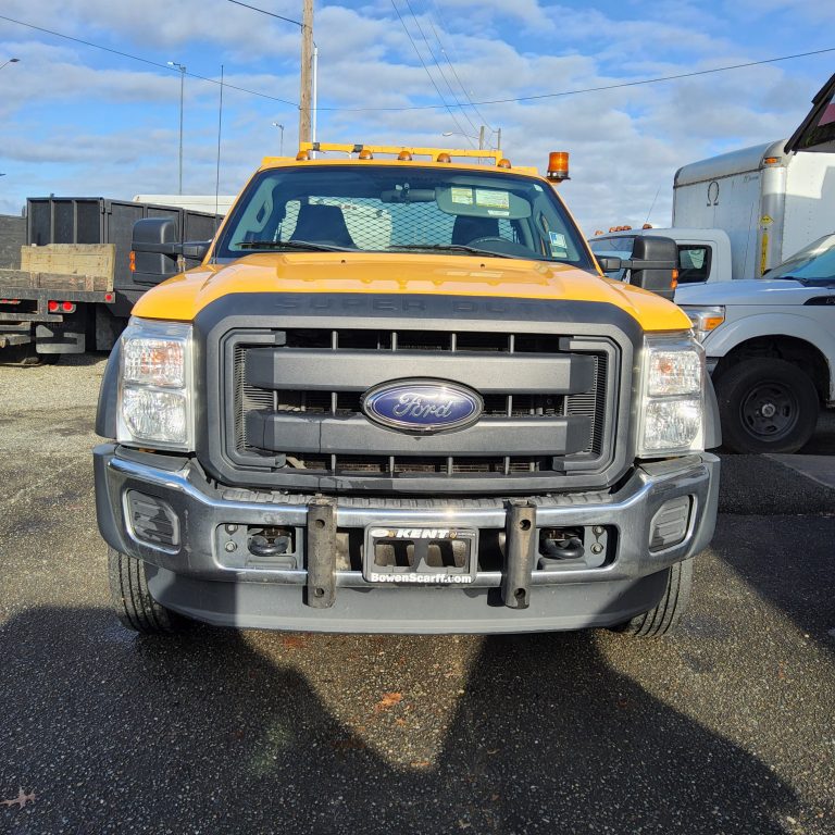 2012 Ford F-550 - image 2 of 6