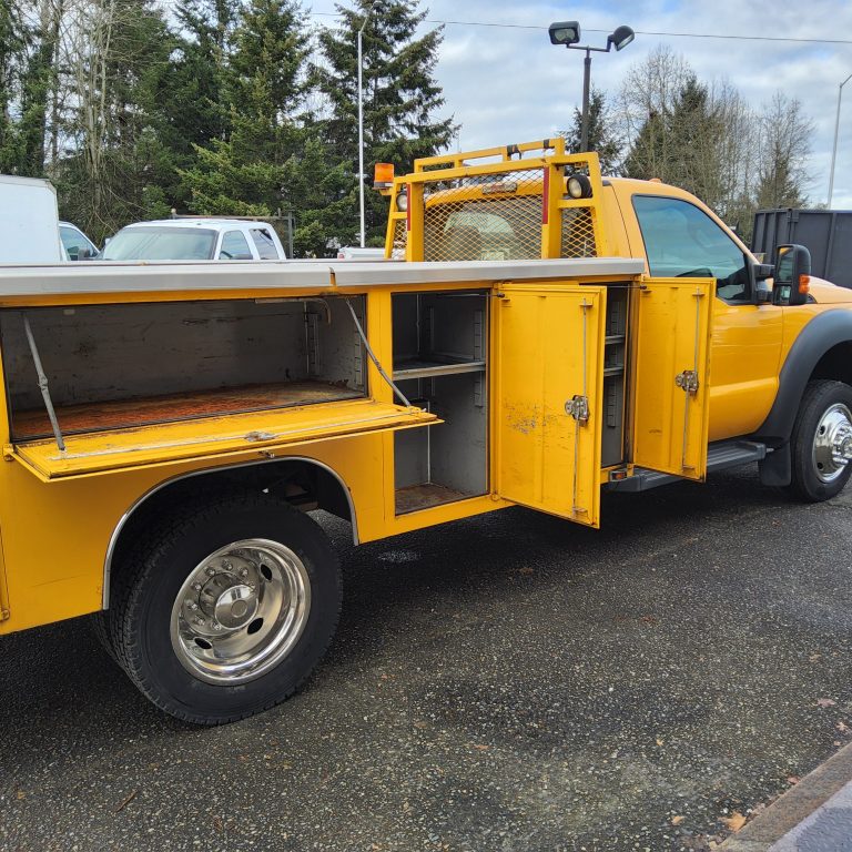 2012 Ford F-550 - image 5 of 6