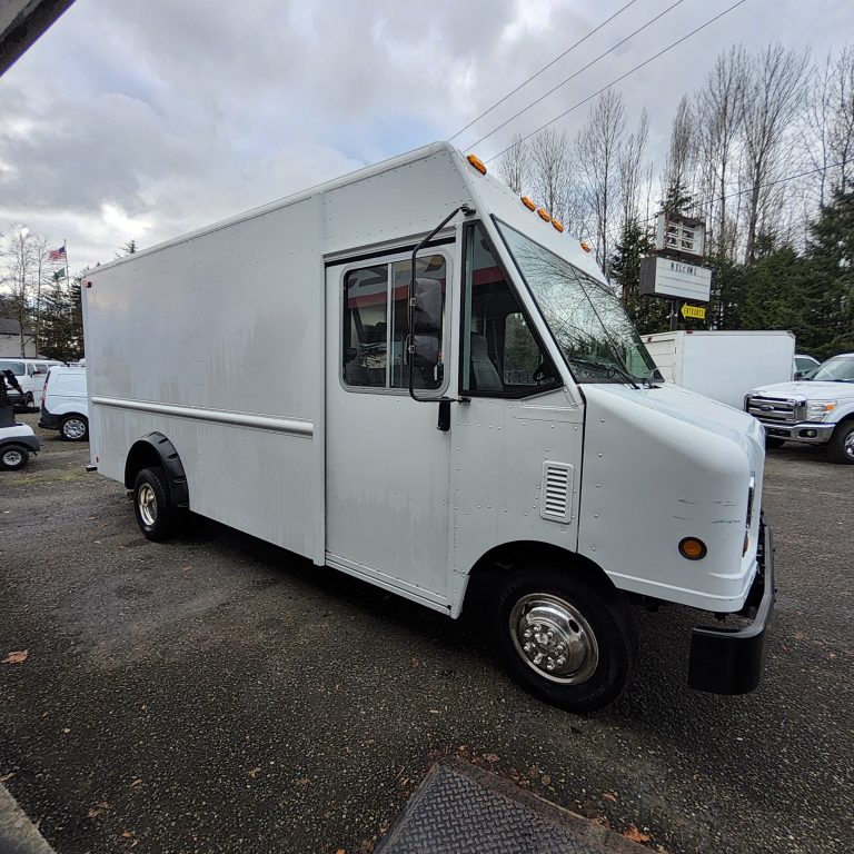 2011 Ford E-450 - image 3 of 6