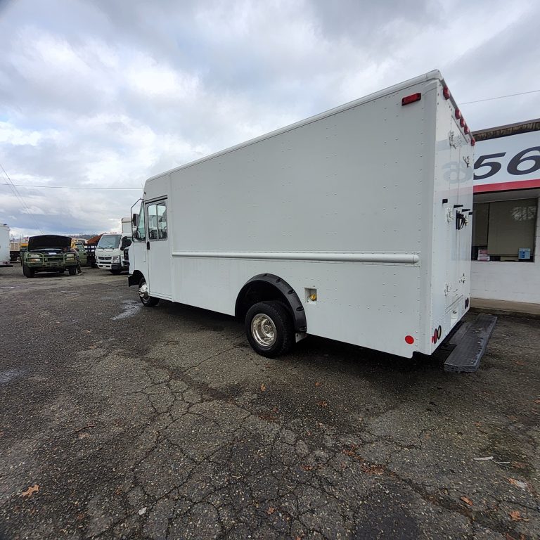 2011 Ford E-450 - image 6 of 6