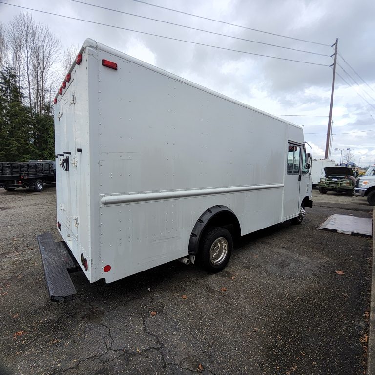 2011 Ford E-450 - image 4 of 6