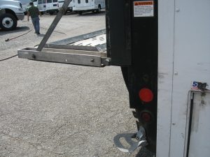 2017 Ford F-350 - image 4 of 6