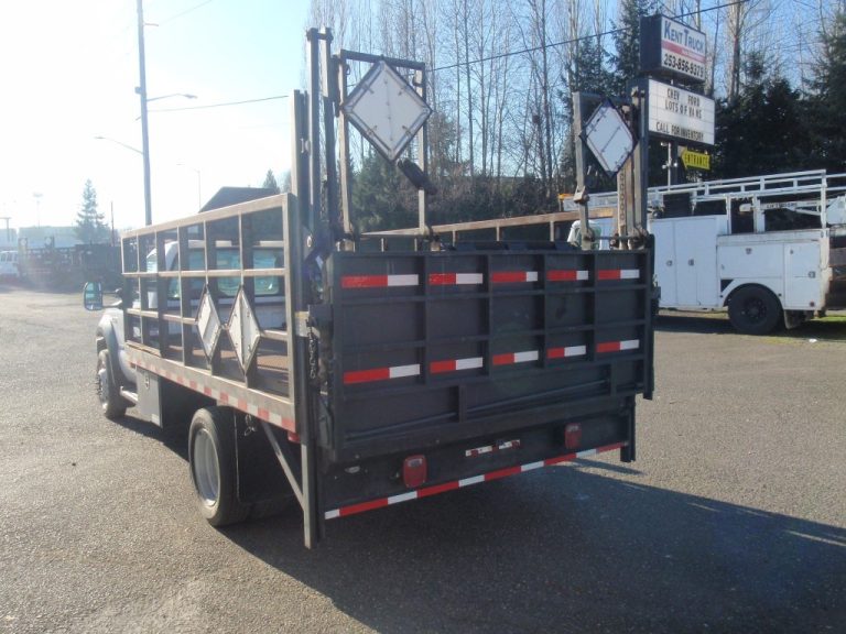 2006 Ford F-550 - image 2 of 6