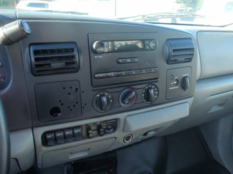 2006 Ford F-550 - image 6 of 6
