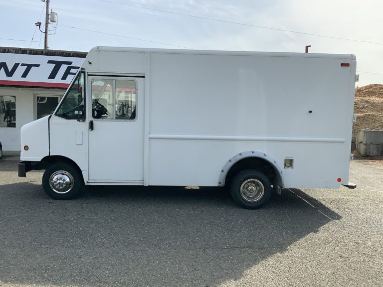 2011 Ford E-350 - image 6 of 6