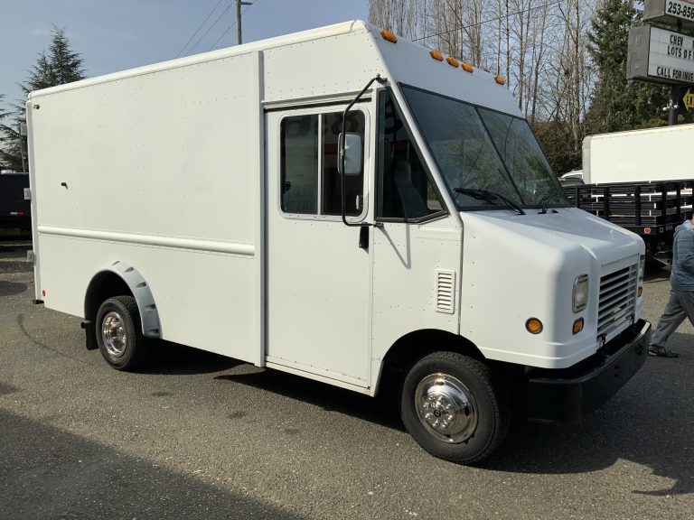 2011 Ford E-350 - image 2 of 6