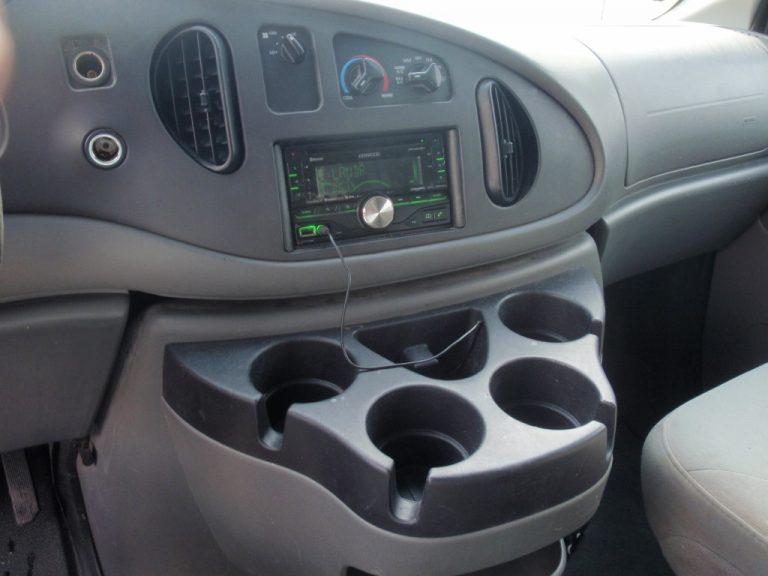 2008 Ford E-250 - image 4 of 6