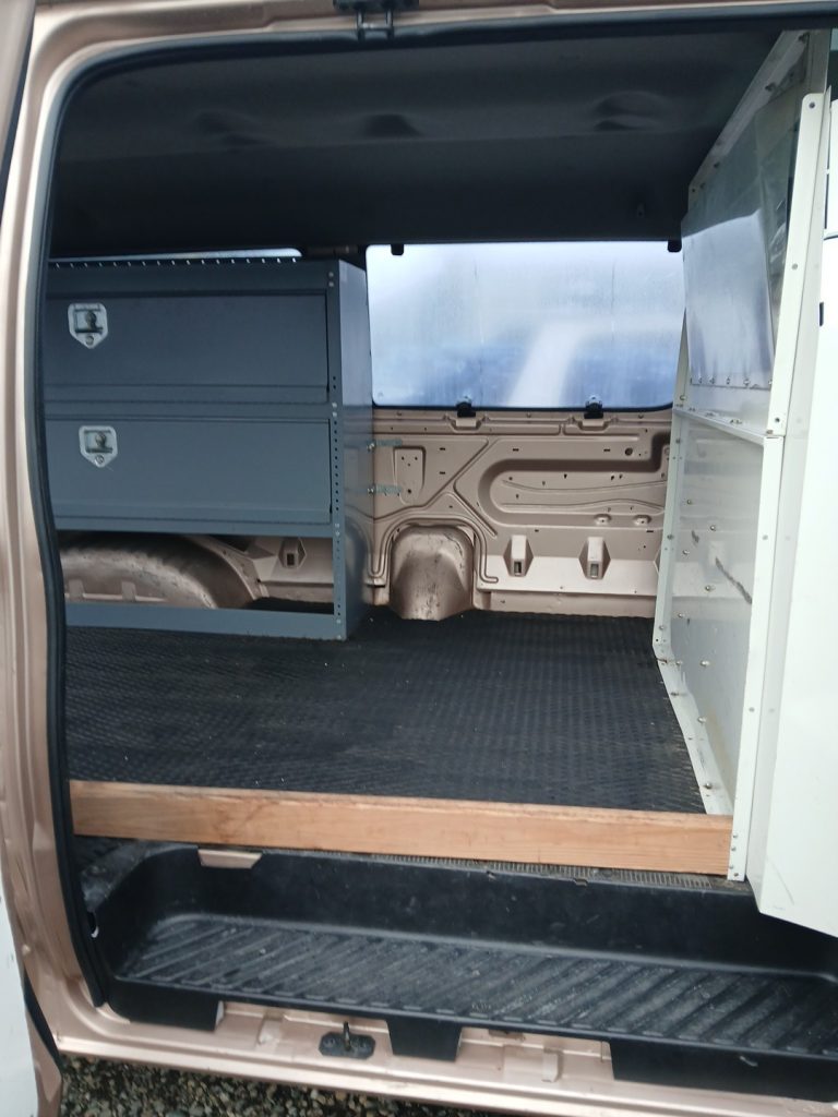 1998 Ford E-350 - image 3 of 6