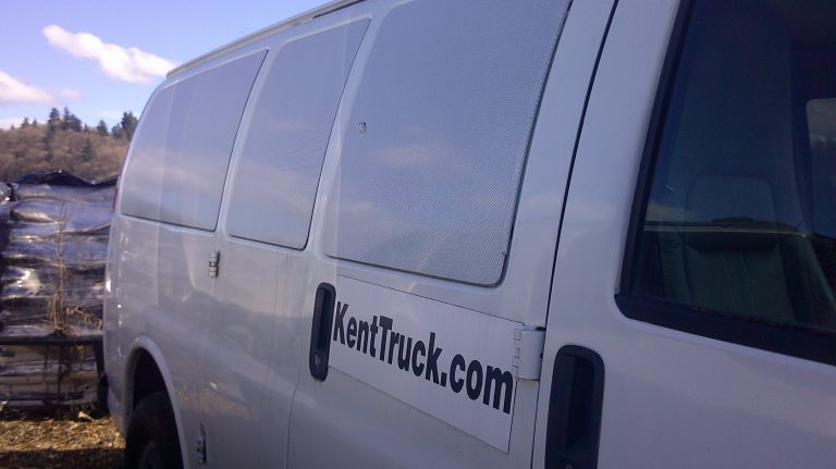 2011 Chevrolet C2500 - image 2 of 6