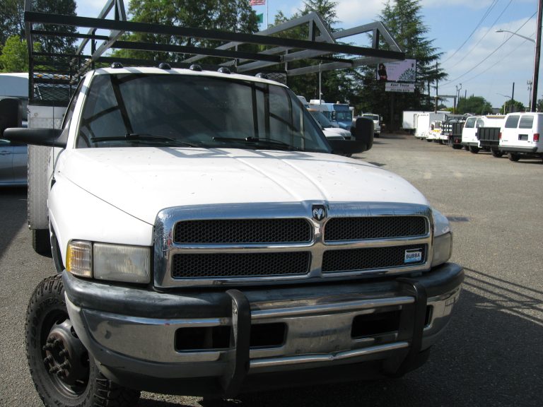 2001 Dodge 3500 - image 2 of 6
