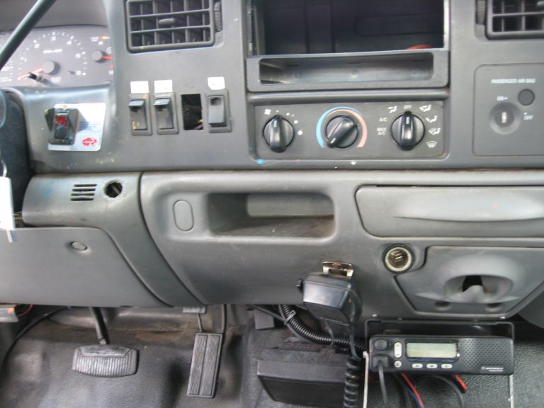 2003 Ford F-350 - image 4 of 6