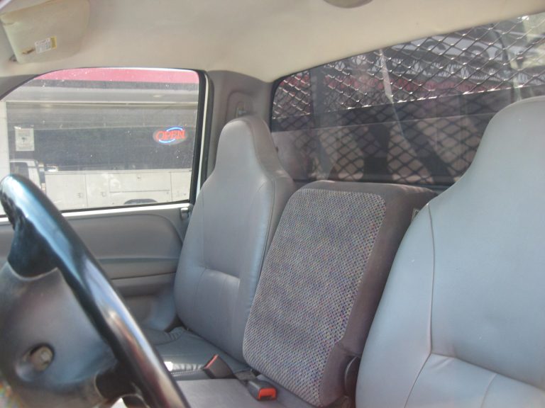 2001 Dodge 3500 - image 4 of 6