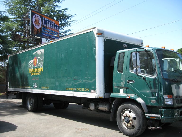2005 Mitsubishi - image 1 of 6