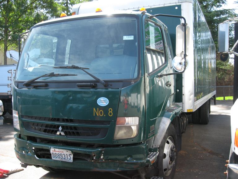 2005 Mitsubishi - image 2 of 6