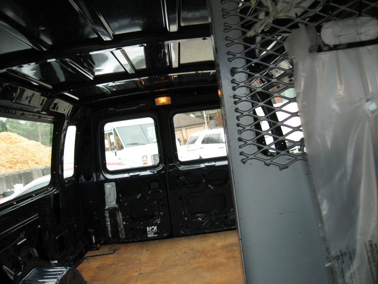 2001 Ford E-350 - image 4 of 6