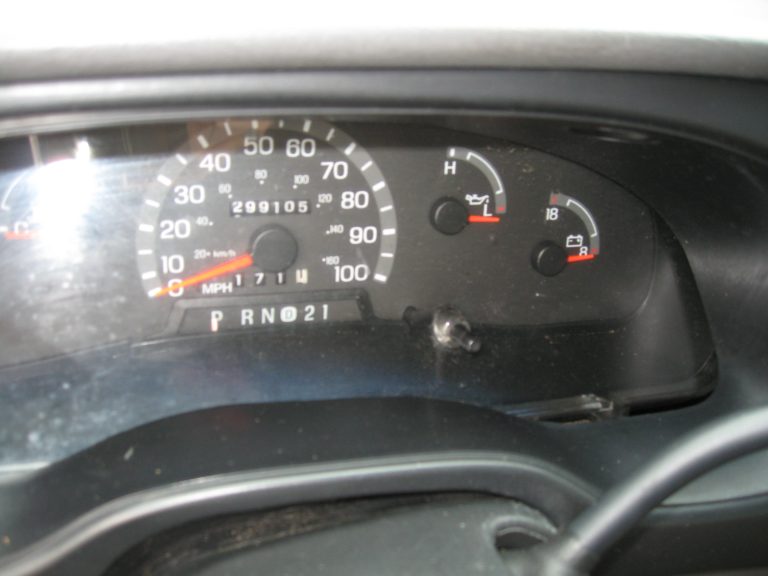 2001 Ford E-350 - image 5 of 6