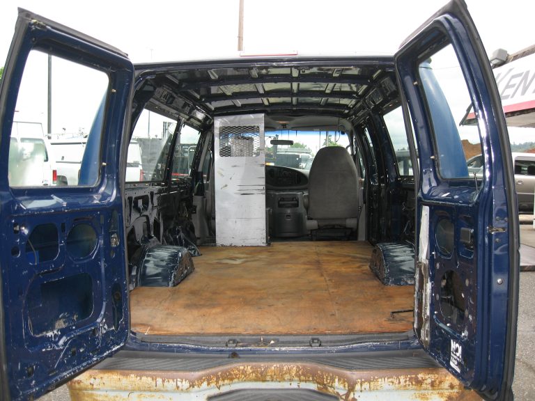 2001 Ford E-350 - image 6 of 6