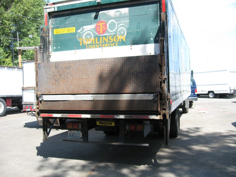 2005 Mitsubishi - image 6 of 6