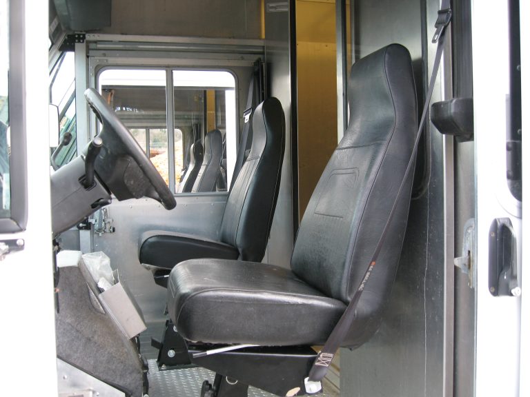 2011 Ford E-450 - image 2 of 6