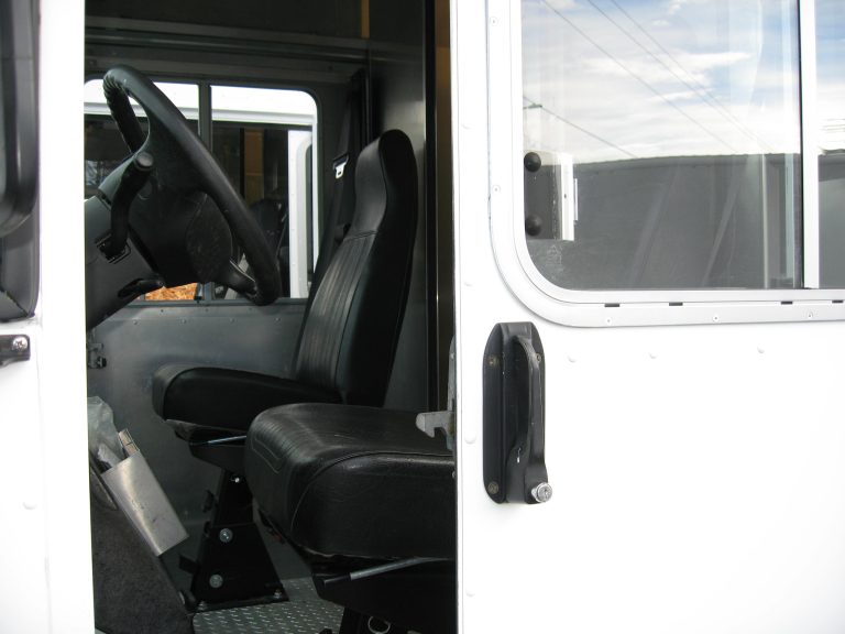 2011 Ford E-450 - image 5 of 6