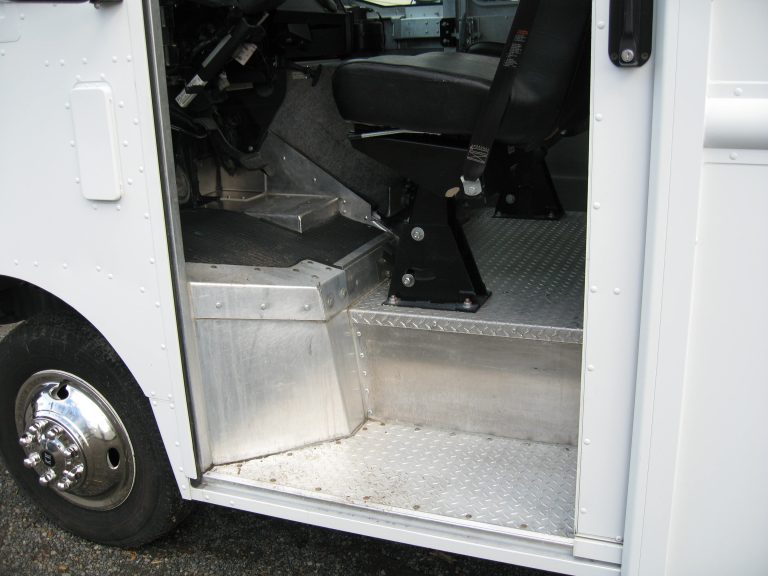 2011 Ford E-450 - image 6 of 6