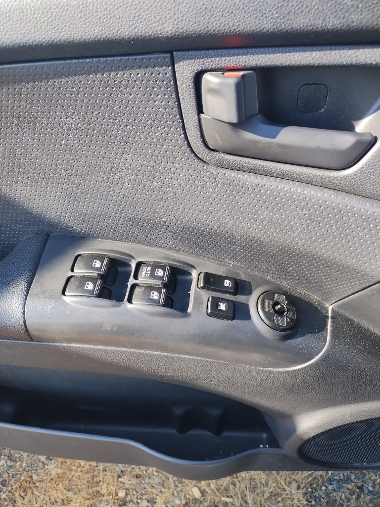 2009 KIA sportage - image 4 of 6