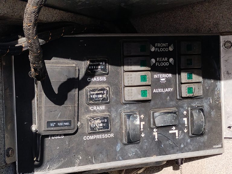 2009 Ford F-550 - image 6 of 6